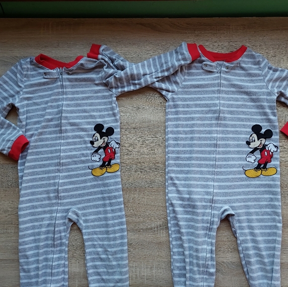 4 pairs Mickey pajamas 5t - Picture 15 of 16